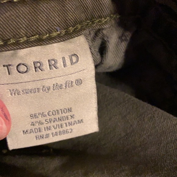 TORRID CROPPED TWILL MILITARY PANT - CAMO EUC - Picture 5 of 9